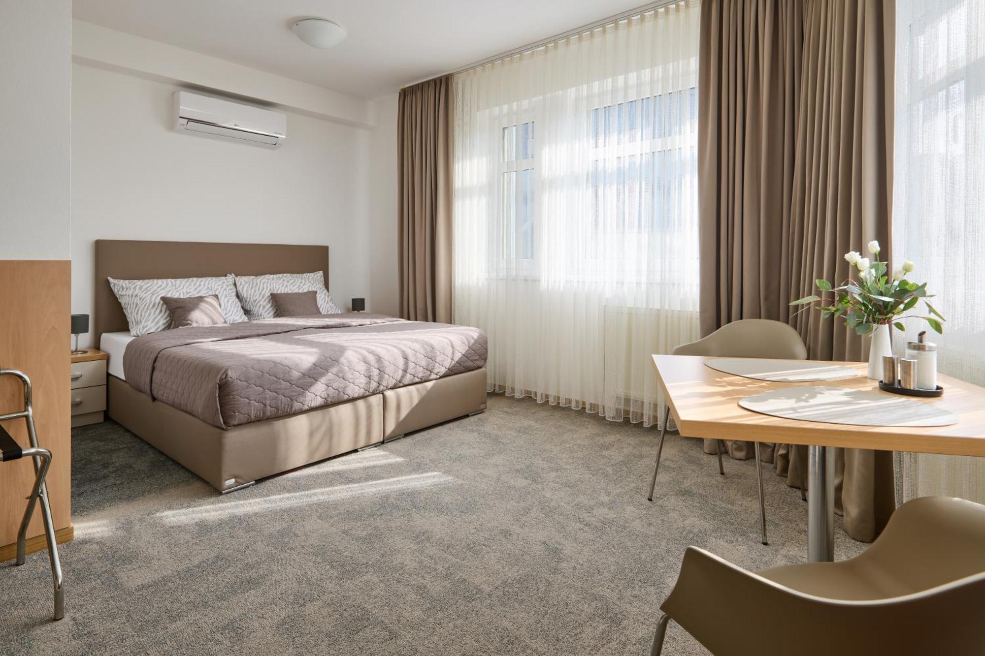 Hotel Osvit Mladá Boleslav エクステリア 写真